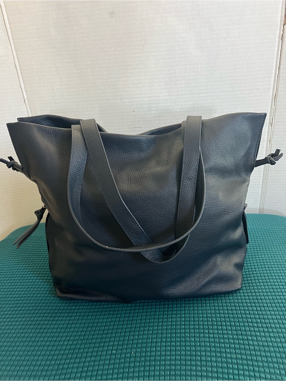 Everyday Black Leather Shoulder Tote - Sleek Minimal Carryall